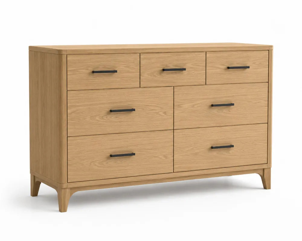 Cómoda de dormitorio 140 x 45 x 82 cm en tablero de partículas efecto roble claro con 7 cajones y tiradores negros