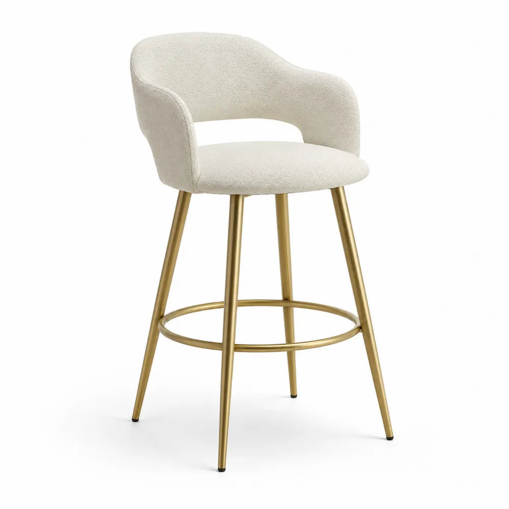 Taburete de bar con respaldo y brazos tapizado en bouclé blanco crema estructura de acero dorado con reposapiés circular 56 cm x 54 cm x 100 cm
