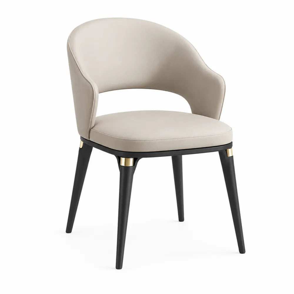 Silla de comedor tapizada en piel sintética PU beige con patas negras y detalles dorados 82 x 57 x 58 cm